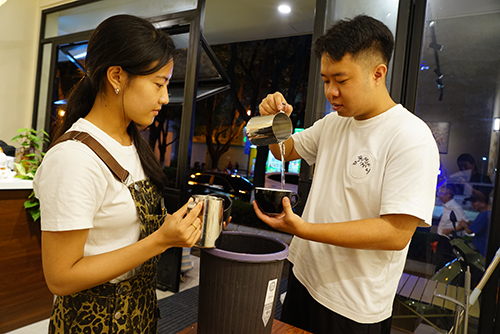 桂山路飘出温暖咖啡香.jpg